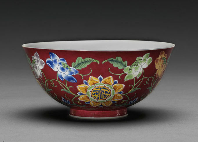 Primeira exibição da rara porcelana imperial no Museu da Capital