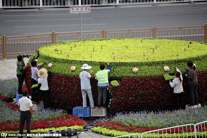 Canteiros de flores no centro de Beijing para celebrar aniversário da vitória contra agressão japonesa