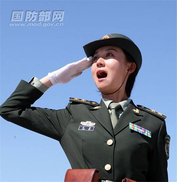 Soldados de sexo feminino da China destacam-se na parada militar