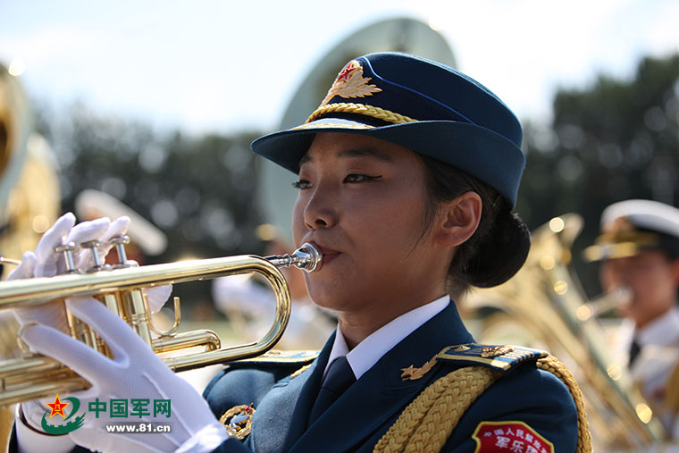 A banda feminina do exército: um grupo de “beldades de ferro”