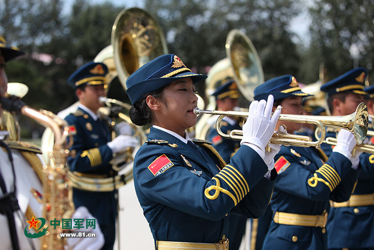 A banda feminina do exército: um grupo de “beldades de ferro”