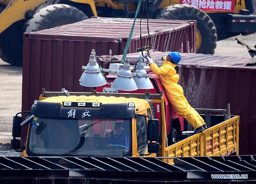 Número de mortos na explosão do Porto de Tianjin sobe para 150