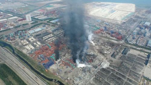 Número de mortos na explosão do Porto de Tianjin sobe para 150