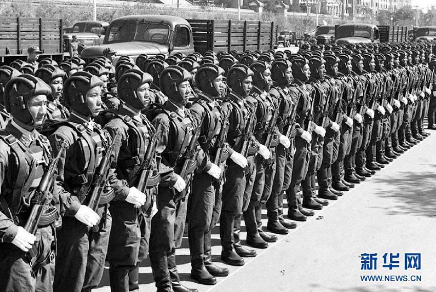 Imagens históricas de desfiles militares
