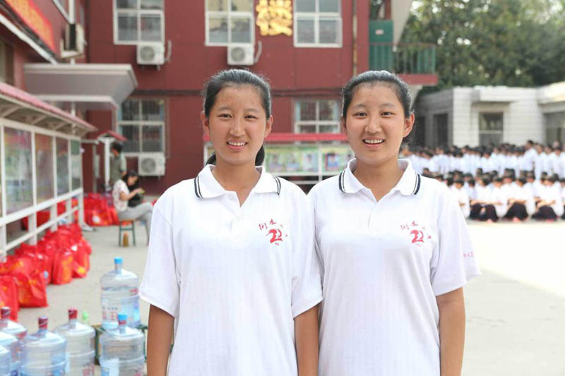 Escola no norte da China tem 16 novos alunos gémeos