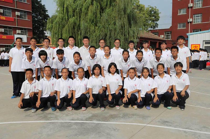 Escola no norte da China tem 16 novos alunos gémeos