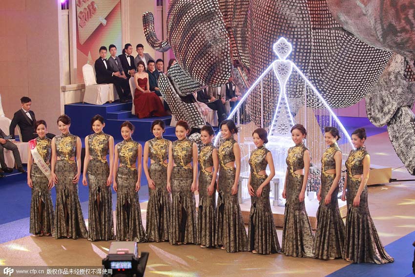 Finalista de Cambridge coroada Miss Hong Kong 2015