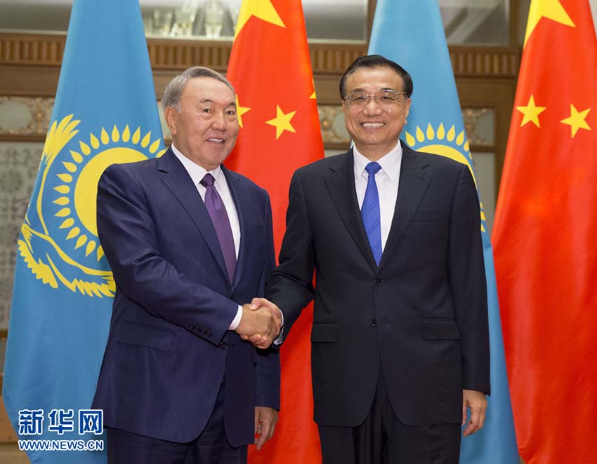 Li Keqiang se reúne com presidente do Cazaquistão