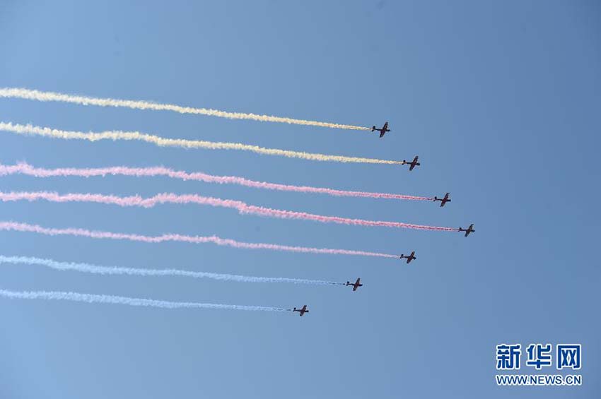 Parada do Dia da Vitória: Formação aérea sobrevoa a Praça Tiananmen