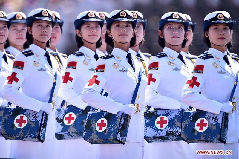 Os batalhões femininos do exército dão personalidade à parada do Dia da Vitória