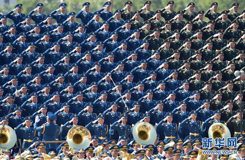 Mídia internacional presta alta atenção ao desfile militar e à redução de 300 mil efetivos do exército