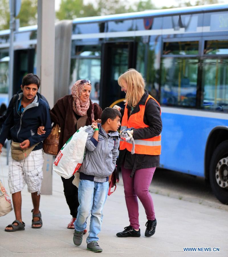 Milhares de refugiados chegam à estação central de Munique