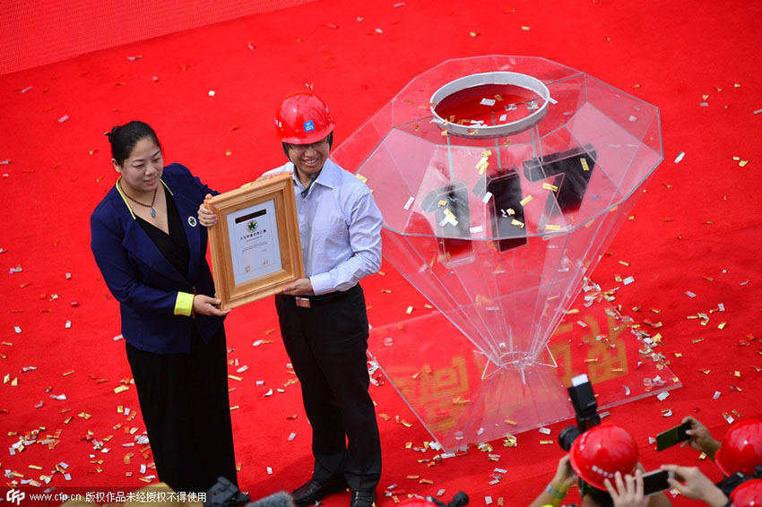 Construção do segundo edifício mais alto no mundo termina em Tianjin