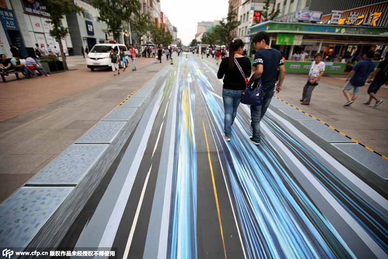 Exibida em Pequim pintura em 3D no chão mais longa do mundo