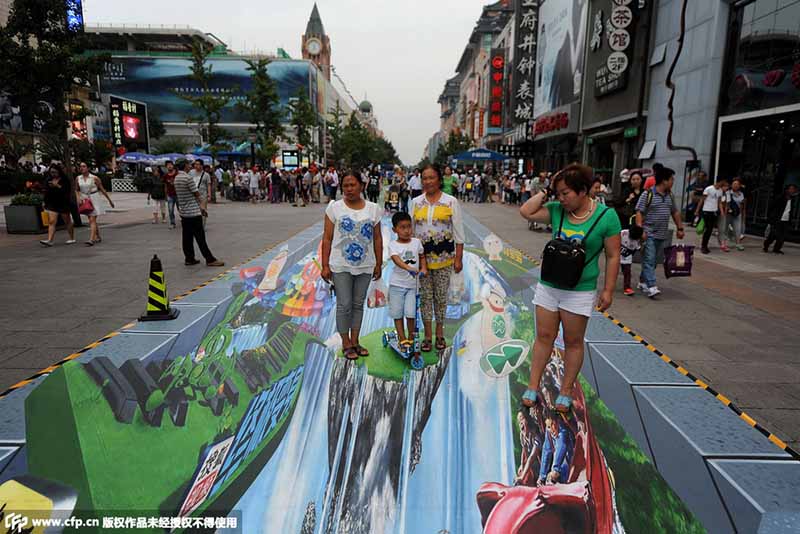 Exibida em Pequim pintura em 3D no chão mais longa do mundo