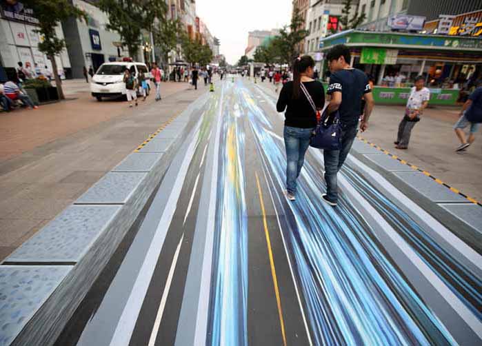 Exibida em Pequim pintura em 3D no chão mais longa do mundo