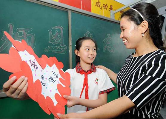 Estudantes celebram Dia dos Professores da China