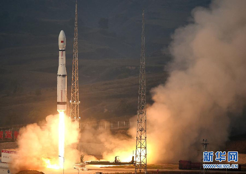 Foguete portador da China envia 20 satélites ao espaço