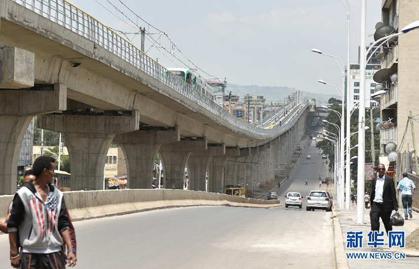 Entrou em funcionamento o primeiro trem leve em África