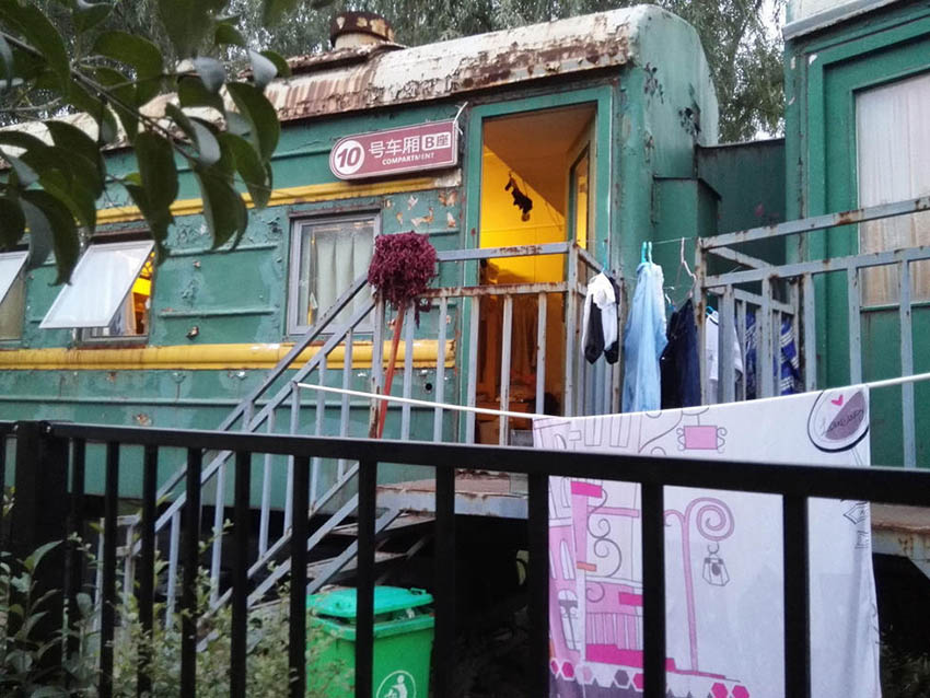 Escola em Zhengzhou transforma vagões de trem em dormitório para os alunos