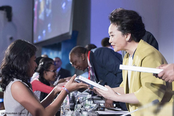Primeira-dama da China discursa na ONU sobre a importância da educação para as mulheres