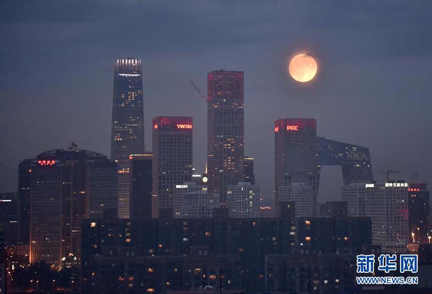 Lua cheia em diversos lugares da China na noite do Festival do Meio do Outono