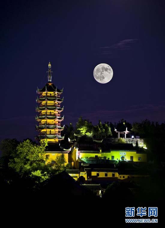 Lua cheia em diversos lugares da China na noite do Festival do Meio do Outono