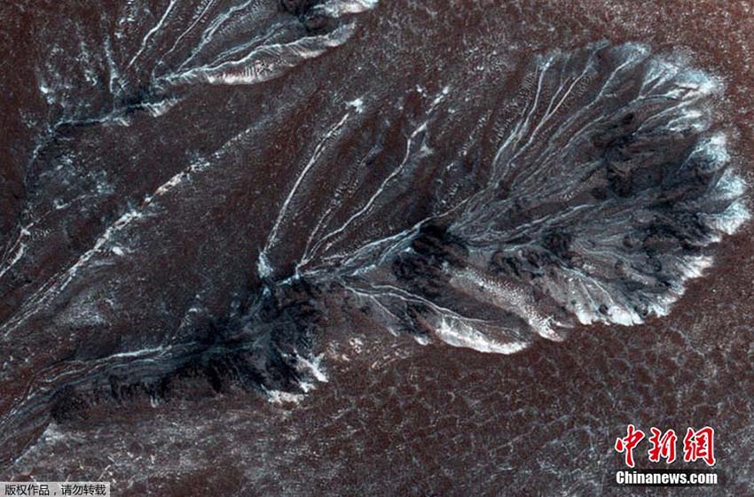 NASA anuncia descoberta de forte evidência de água na superfície de Marte