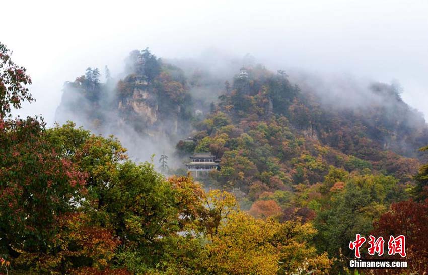 Paisagens lindas do outono no Monte Kongtong no noroeste da China