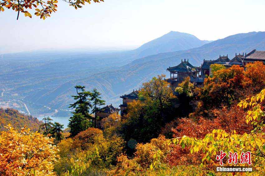 Paisagens lindas do outono no Monte Kongtong no noroeste da China