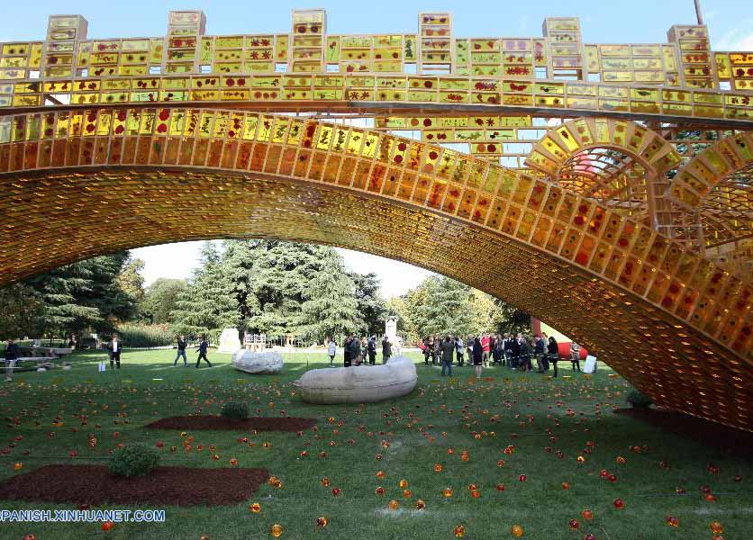 "Ponte Dourada" de artista chinês brilha na Expo de Milão