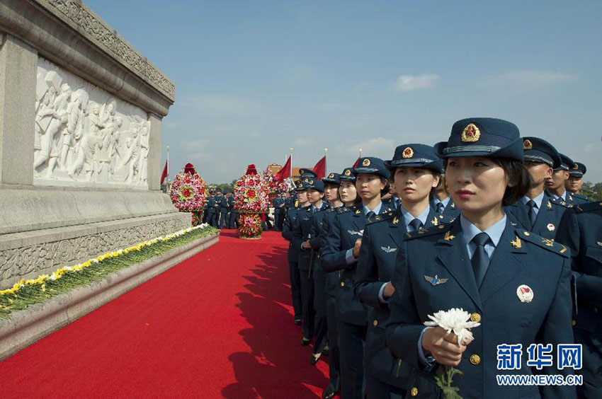 A China celebra o dia dos mártires na Praça Tiananmen