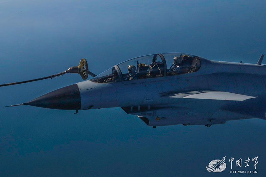 Força aérea da China publica fotos de reabastecimento aéreo