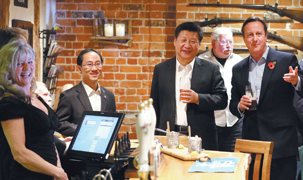 Cameron convida presidente chinês para cerveja com peixe e batatas fritas num pub