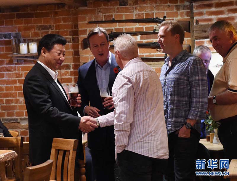 Cameron convida presidente chinês para cerveja com peixe e batatas fritas num pub