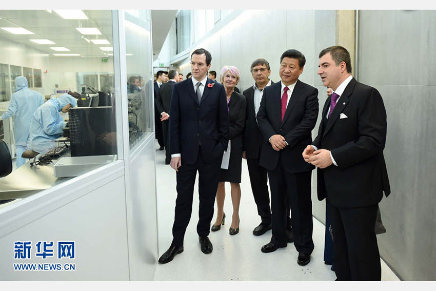 Xi Jinping visita Instituto Nacional de Grafeno na Universidade de Manchester