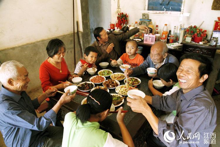 Habitante mais velho de Jiangxi tem 114 anos e 112 descendentes