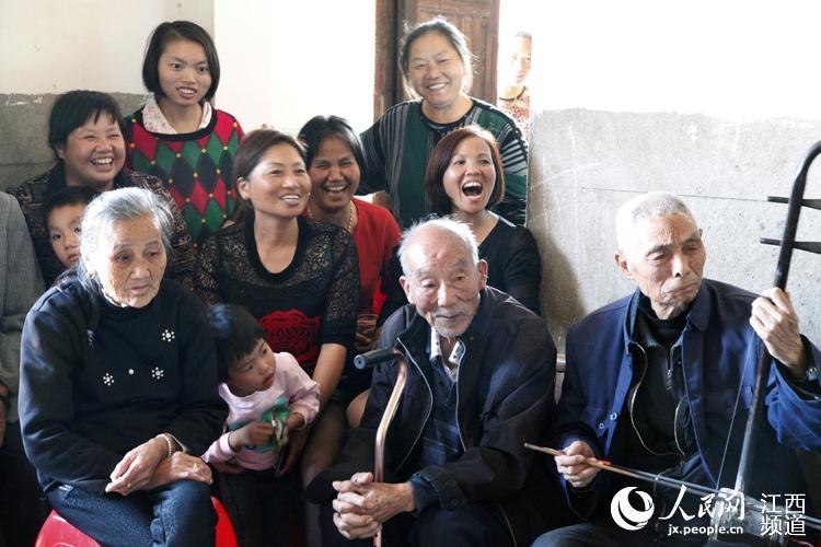 Habitante mais velho de Jiangxi tem 114 anos e 112 descendentes