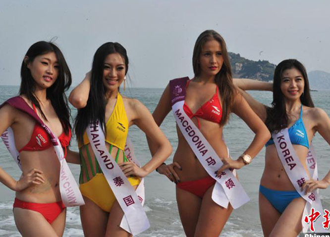 Concorrentes do Miss Turismo Internacional posam de biquíni