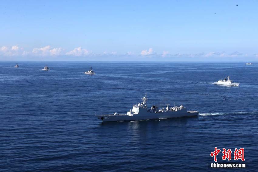 Marinhas chinesa e norte-americana realizam exercício militar no Oceano Atlântico