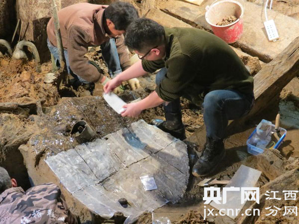 Arqueólogos encontram carruagem imperial no cemitério da Dinastia Han Ocidental