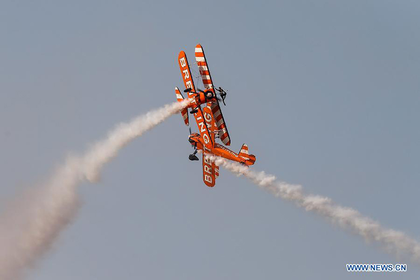 “Breitling Wingwalker” realiza espetáculo no Dubai