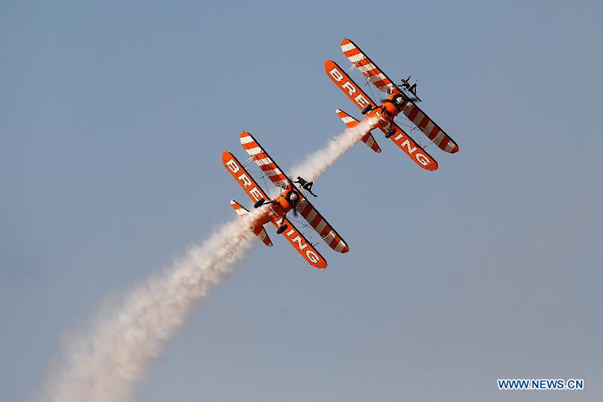 “Breitling Wingwalker” realiza espetáculo no Dubai