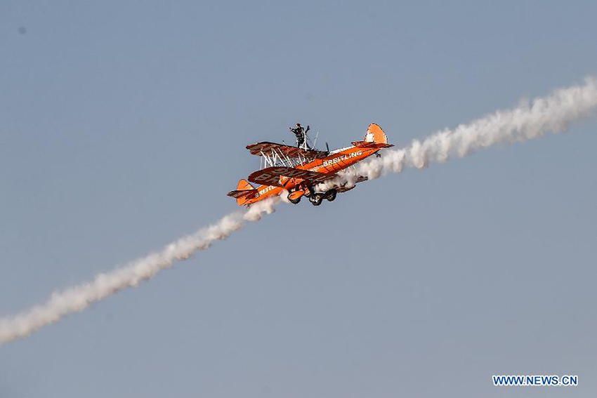 “Breitling Wingwalker” realiza espetáculo no Dubai