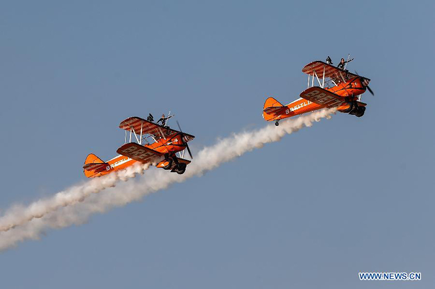 “Breitling Wingwalker” realiza espetáculo no Dubai