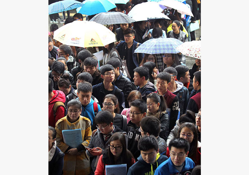 Milhares de graduados participam em feira de emprego em Xi’an