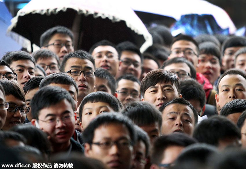 Milhares de graduados participam em feira de emprego em Xi’an