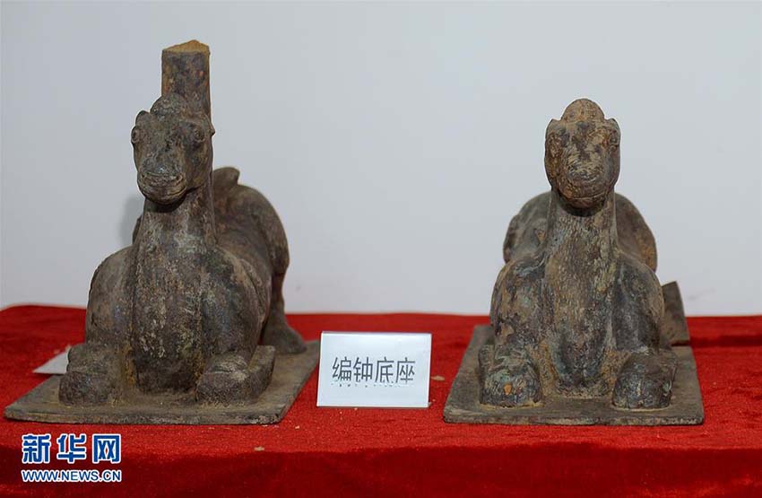 Arqueólogos chineses encontram lamparinas de bronze de 2 mil anos