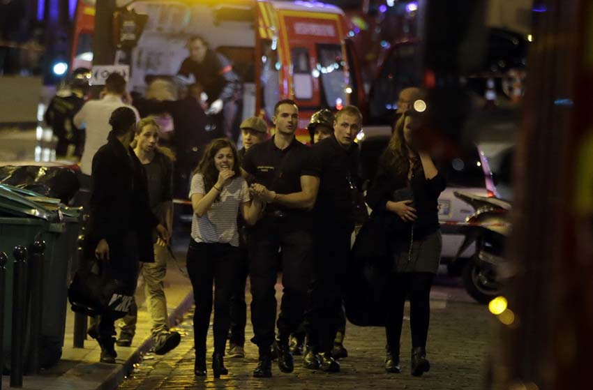 Terror em Paris: França sofre ataque terrorista, mais de 150 mortes confirmadas 