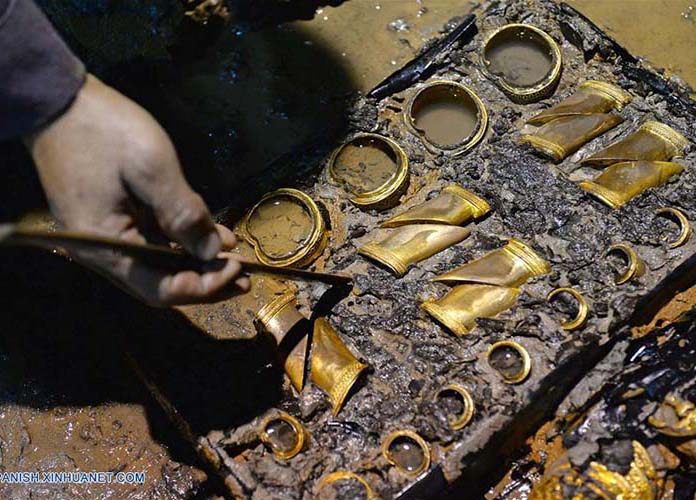 Foram encontradas moedas e lingotes de ouro num túmulo chinês de 2000 anos